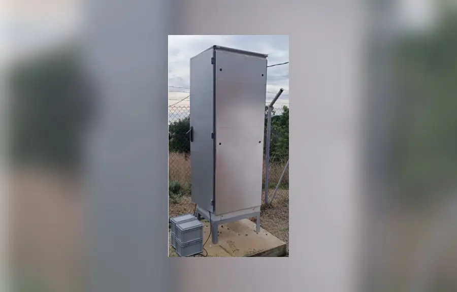 CoolPly applied on a telecommunications cabinet in Arenys de Mar, Spain